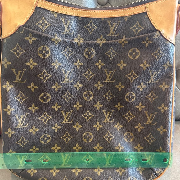 Louis Vuitton - Picture 5 of 11